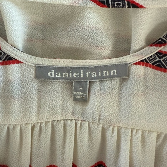 Daniel Rainn Women’s Ivory and Red Patterned Cap Sleeve Top Size M - Picture 6 of 7